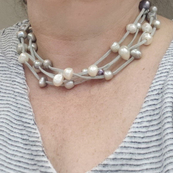 Freshwater Pearls on Suede Necklace Choker Grey Iridescent White 4 Strands - Picture 13 of 14